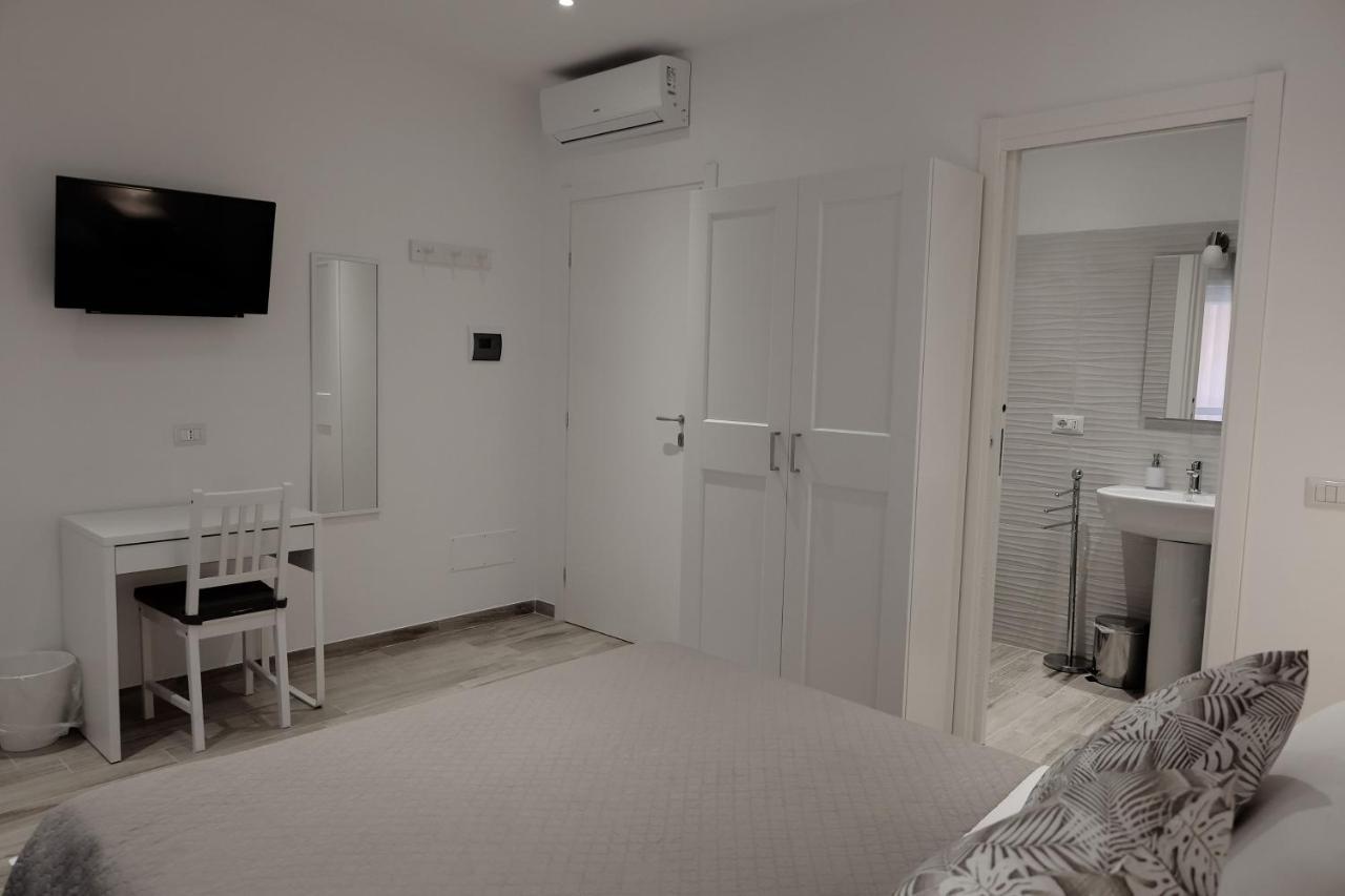 Central Guest House Civitavecchia Exterior photo